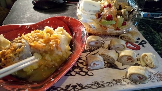 Мукбанг . Mukbang . Еда . Ужин . Картошка . Пюре . Котлета . Роллы . Мидии . Капуста . Сыр. Видео смотреть онлайн