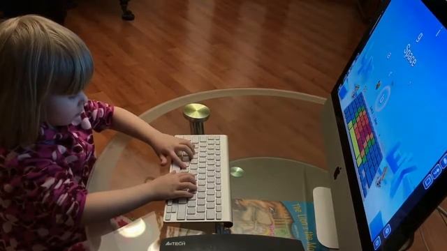 Учимся печатать на Английском со Светой смотреть онлайн