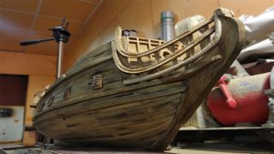 № 43 Сборка модели корабля Черная Жемчужина.  Установка носовых дуг гальюна.