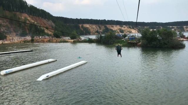 Жёсткая остановка при спуске с горы на тросу. #спусксгоры#спуск#айпетри#горы#карьер смотреть онлайн