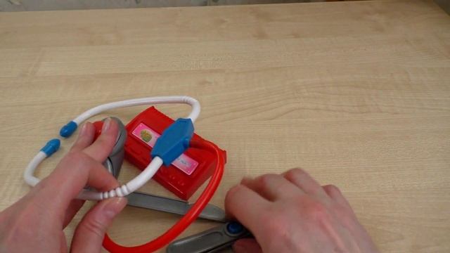 Набор доктора и парикмахера. Вредные игрушки из Китая. Обзор.