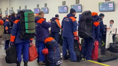 Российские спасатели уже вылетают в Сирию, пострадавшую в результате землетрясения