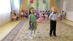 Шуточный танец к 8 марта "А ты меня любишь" (для детей 5-6 лет)