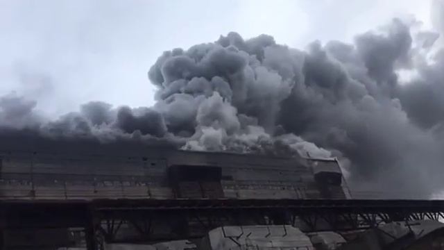 Жителей Новочеркасска напугал густой дым над ГРЭС смотреть онлайн