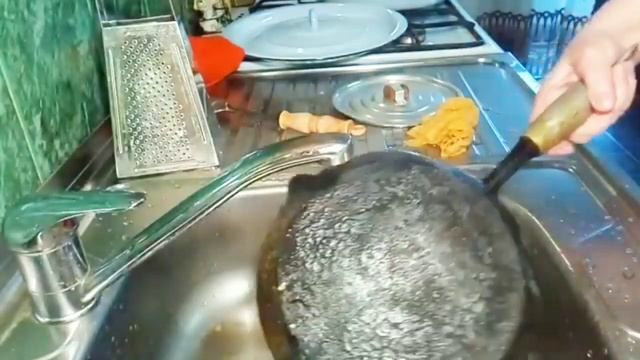 Как просто и быстро очистить посуду и кастрюли до блеска.Лайфхак смотреть онлайн