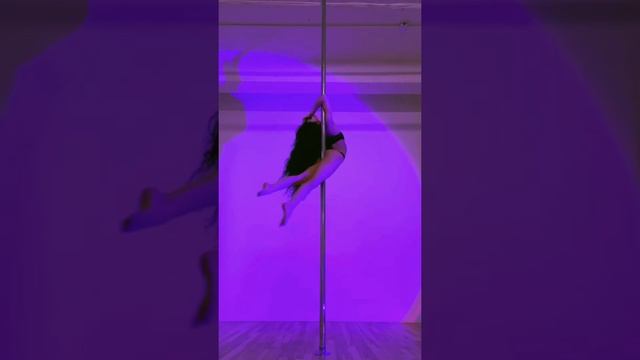 Pole Dance Superman Variation - IG: @sierra.wylde