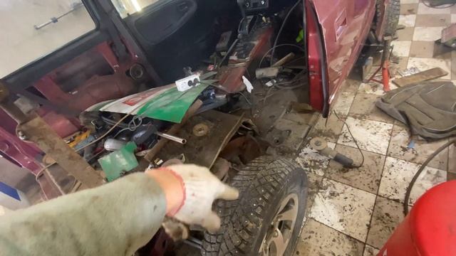 Восстановление старого гнилого Suzuki Escudo смотреть онлайн