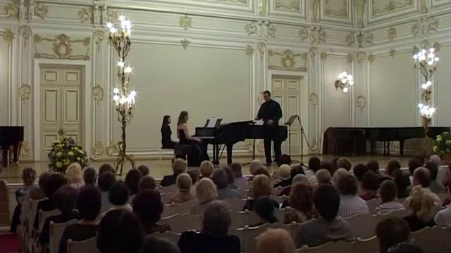 M.Mussorgsky "Что вам слова любви" Alexei Tanovitsky - bass, Maria Kamchilina-Larionova - piano смотреть онлайн