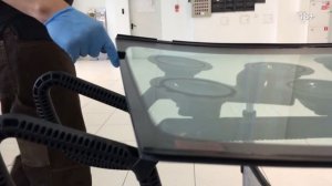 Можно ли заменить лобовое стекло своими руками?