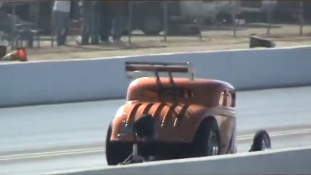 1933 Ford Coupe at the 2008 March Meet смотреть онлайн