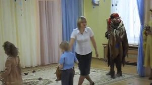 Бабка Ёжка на осеннем празднике