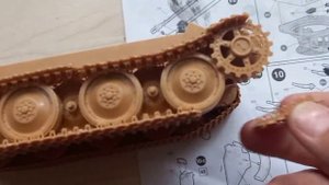 (1часть) продолжение сборки модели танка Т-V "Пантера"(Ausf.D) в 35/1