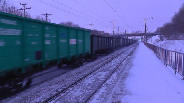 Сдвоенный грузовой поезд в Муроме с двумя электровозами ВЛ80С смотреть онлайн