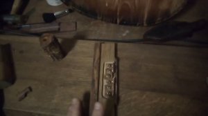 Бридж с возможностью регулировки мензуры для акустической гитары.