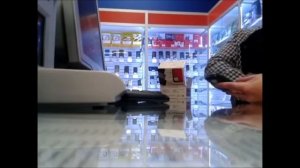 Бабка в салоне связи