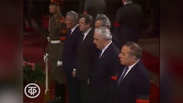 БУДОРАЖАТ УМЫ ДО СИХ ПОР: странности на похоронах СОВЕТСКИХ вождей смотреть онлайн