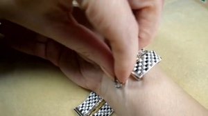 Как  легко застегнуть замочек на браслете?