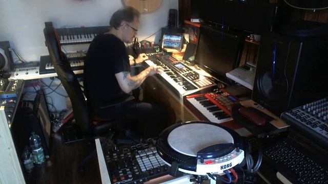 Roland FA-06 (Music Maker Jam) смотреть онлайн