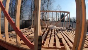 Каркасная баня 6/6 поставили две стены.