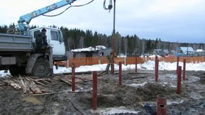 Закручивание винтовых свай спецтехникой - 2