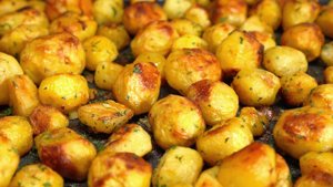 ЗАПЕЧЕННЫЙ КАРТОФЕЛЬ! Такую вкусную картошку захочется приготовить не раз!