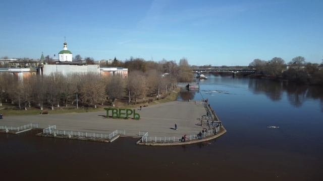 Монастырь в Твери на Волге, а на Волге - половодье