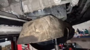 Замена подушки двигателя на AUDI Q5