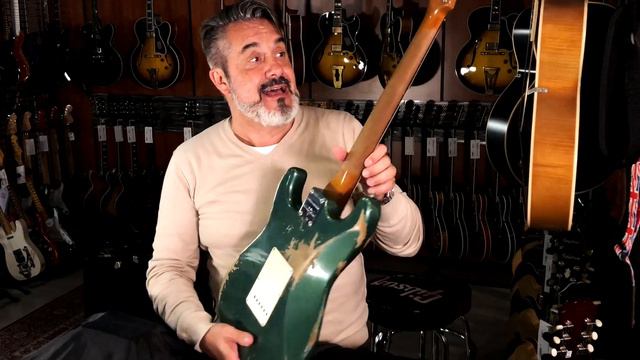 Fender Stratocaster 30th Anniversary Custom Shop смотреть онлайн