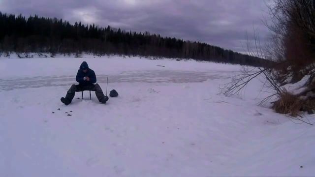 Болен Рыбалкой №208 - За весенним окуньком смотреть онлайн