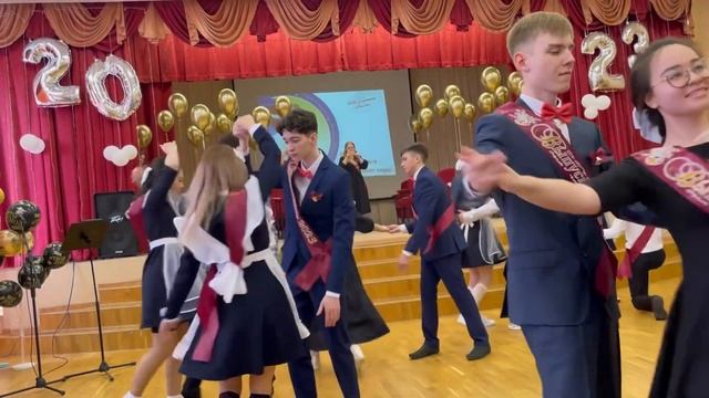 Прощальный танец Последнего звонка-2023 в 24-й школе смотреть онлайн