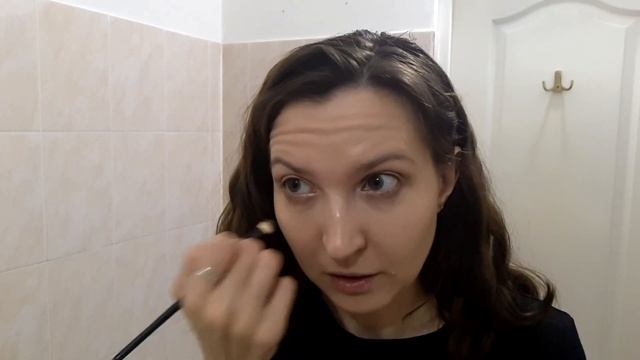 Крашусь и болтаю. Собираюсь на шопинг смотреть онлайн