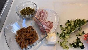 Простой салат с беконом за 2 минуты!