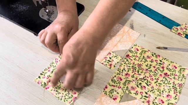 FIZ UM TAPETE DE MENINA COM PEDAÇOS PEQUENOS DE TECIDO смотреть онлайн
