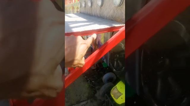 простая дешовая лестница в погреб