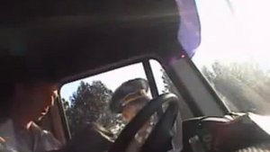 ГАИшники захотели погреться в кузове у автомобилиста ржака видео 2015