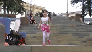 УЛИЧНАЯ ГОНКА. Машинка на радиоуправлении – Внедорожник Амфибия 1:10 Пламенный мотор обзор игрушек