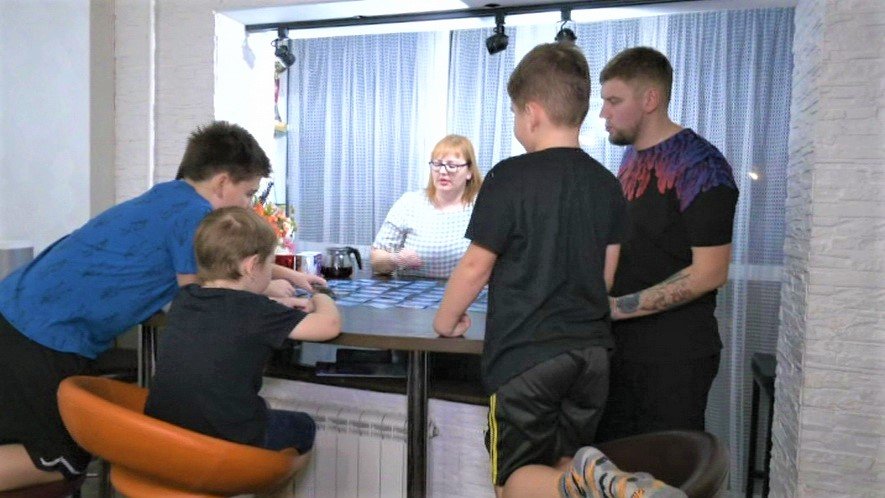 Многодетная семья из Нижневартовска поделилась секретом семейного счастья