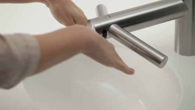 Использование смесителя-сушилки Dyson Airblade Wash + Dry смотреть онлайн