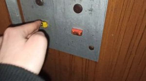 Лифт МЛЗ (1986) с неисправностью.