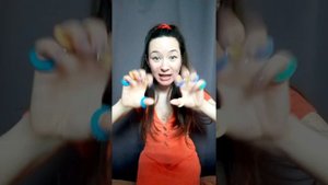 Пальчиковая гимнастика "Сидит белка на тележке"