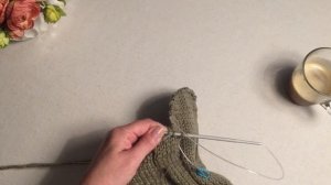 Как связать детский жилет-пончо спицами. #вязание