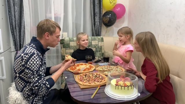 Поздравляем Настю с Днём Рождения ? / День рождения в кругу семьи / Подарки / Праздничный влог