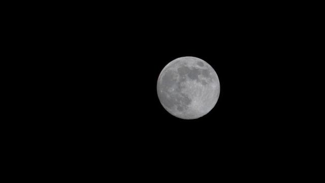 Луна в 4К. The Moon in 4K смотреть онлайн