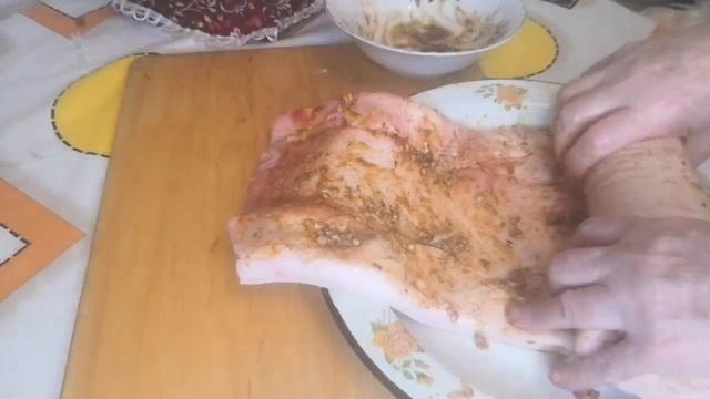 Рулет из тонкого свиного сала?