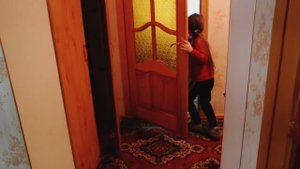 ПРИВЕТ СОСЕД в реальной жизни ! Hello Neighbor ПРЯТКИ С ПРИВЕТ СОСЕД У НАС ДОМА!Что хочет Сосед Яна