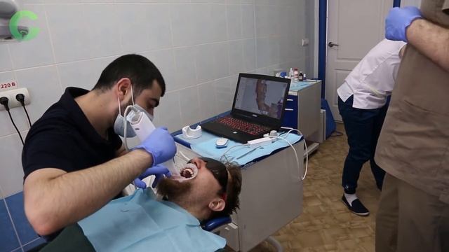 Снятие цифрового оттиска зубов при помощи интраорального сканера