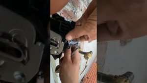 Газель Некст ЦМФ, думаем что сделать с замком боковой сдвижной двери , связь сверхним замкомпотерян