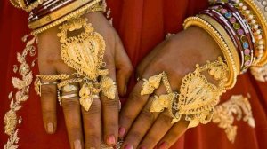 Почему индийское золото очень желтое и откуда его такое количество у тамошних женщин