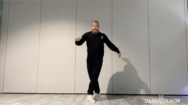 Фитнес-разминка с Даниилом Волковым смотреть онлайн