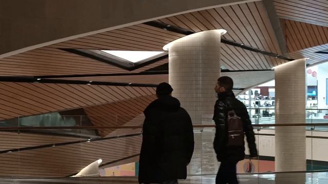 ТЦ Павелецкая Плаза . Парк сверху , ТЦ снизу смотреть онлайн